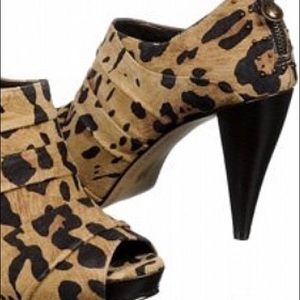 Like NEW Libby Edelman Leopard Ankle Booties👢